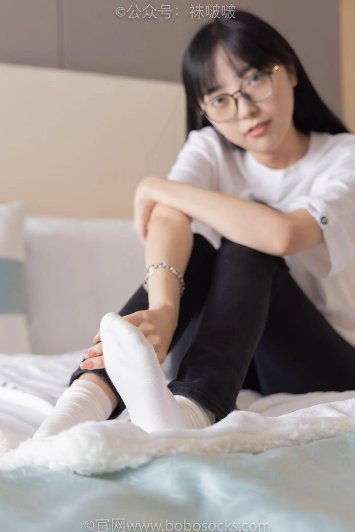 [BoBoSocks袜啵啵]NO.055 稚予-斯凯奇运动鞋、白棉袜、黑棉袜 [139P]插图1